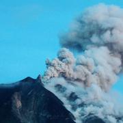 Sinabung bolmar ut rök