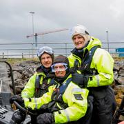 Norges statsminister Jonas Gahr Støre, Sveriges statsminister Ulf Kristersson och Finlands president Alexander Stubb på båttur i Bodø. 