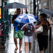 Fotgängare på nedre Manhattan. USA är en av de ekonomier som dalat på listan över jämställdhet.