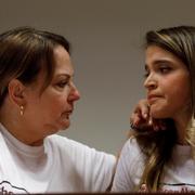 Leopoldo Lopez fru och dotter under en presskonferens i Madrid i dag.