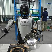 En humanoid robot på en utställning i Peking.