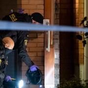 Polis på platsen på söndagskvällen.