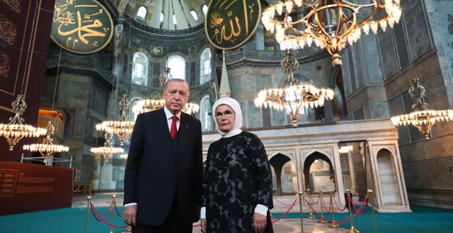 Erdogan och frun Emine i Hagia Sofia i torsdags. TT NYHETSBYRÅN
