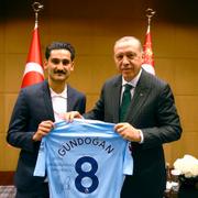 Tysklandsspelaren Ilkay Gündogan och Turkiets president Recep Tayyip Erdogan. 