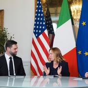 USA:s vicepresident JD Vance, Italiens premiärminister Giorgia Meloni och EU-kommissionens Ursula von der Leyen 