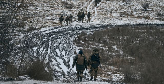 Ukrainska soldater i närheten av Bachmut vid fronten. LIBKOS / AP