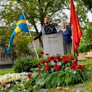 I dag är det fjorton år sedan socialdemokraten Anna Lindh dog. Minnet av henne hedrades med kransnedläggning av statsminister Stefan Löfven och utrikesminister Margot Wallström vid graven på Södermalm i Stockholm.