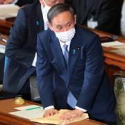 Yoshihide Suga i samband med sitt tal till parlamentet