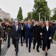 Storbritanniens Keir Starmer och Frankrikes Emmanuel Macron på besök i Ukraina den 10 maj.