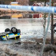 En polis omkom och ytterligare en polis skadades allvarligt