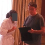 Peter Mandelson tillsammans med en kvinna. Bilden är från den amerikanska utredningen av Jeffrey Epstein. 