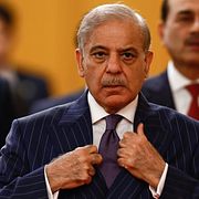 Premiärminister Shehbaz Sharif levererade nyheten på fredagskvällen.