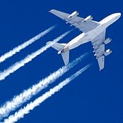 Ett flygplan i luften.