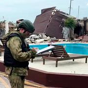 Bild från ryska myndigheter visar vad man uppger är en semesteranläggning i Zaporizjzja som träffats av en ukrainsk attack.