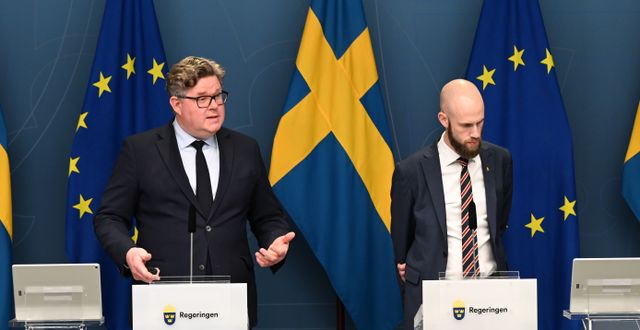  Justitieminister Gunnar Strömmer (M) och ministern för civilt försvar Carl-Oskar Bohlin (M) presenterade förslaget. Fredrik Sandberg/TT