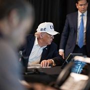 Donald Trump, Marco Rubio och stabschefen Susie Wiles den 28 februari, samma dag som kriget i Iran startade.