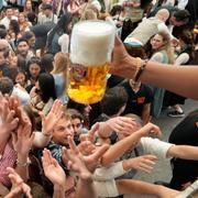 Första glaset öl vid förra årets oktoberfestival i München.