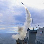 Bild från USA:s centralkommando visar en robot avfyrad från USS Thomas Hudner inom ramen för USA:s ”Operation Epic Fury” i Iran. 