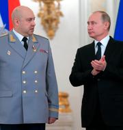Sergej Surovikin och Vladimir Putin. Alexei Druzhinin / AP