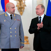 Sergej Surovikin och Vladimir Putin. Alexei Druzhinin / AP