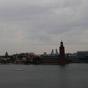 Regn och åskväder drar in över Stockholm på midsommardagen.