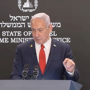 Benjamin Netanyahu under presskonferensen. 