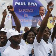 Paul Biya sitter kvar vid makten i ytterligare sju år. 