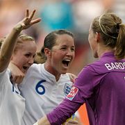 Casey Stoney, mitten, på arkivbild från 2011.