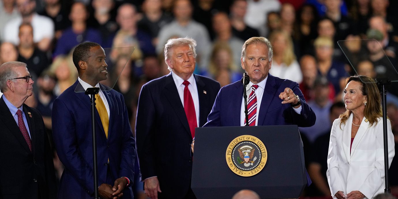 Mike Rogers och Donald Trump.