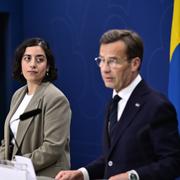 STOCKHOLM, SVERIGE 20250628 Ulf Kristersson (M) och Simona Mohamsson (L)  