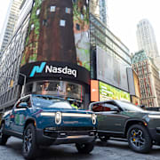 Rivian-bilar vid börsnoteringen i november 2021.