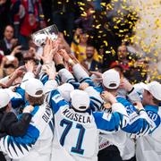 Finland lyfter VM-bucklan efter det senaste ishockey-VM:et, år 2019.