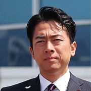 Japans försvarsminister Shinjiro Koizumi och Sydkoreas försvarsminister Ahn Gyu-back under ett möte i Seoul den 28 juni i år.