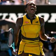 Coco Gauff skriker ut sin glädje efter segern.