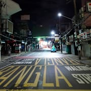 En tom gata i Patong i Phuket. Arkivbild.