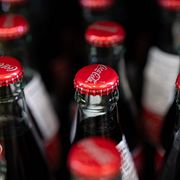 Cola-flaskor i en butik i USA, arkivbild från 2023.
