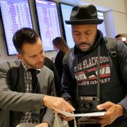 Resenärer i New York checkar in till JetBlues flyg till Havanna.