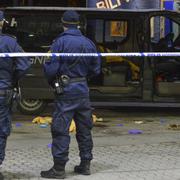 Polisen spärrade av platsen för skottlossningen.