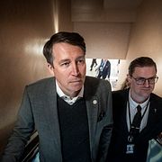Richard Jomshof inför votering i riksdagen 2025.