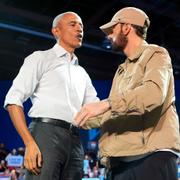 Eminem och Barack Obama på scenen i Detroit.