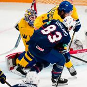 USA:S Conor Garland gör mål på Tre Kronor.