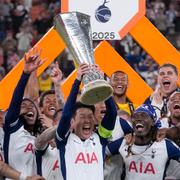 Tottenham fick lyfta pokalen. 