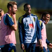 Alexander Isak tränar med landslaget.
