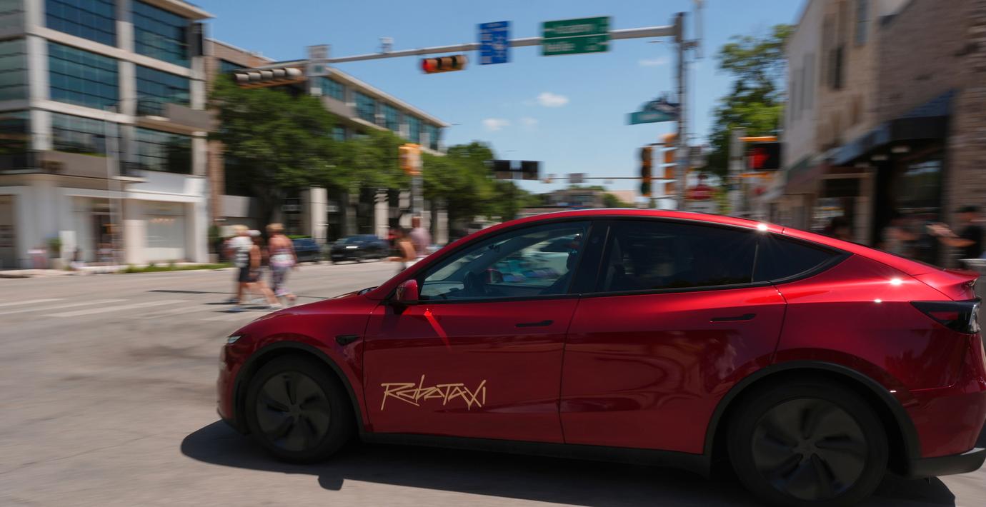 Reaktioner på Teslas taxis: ”Som att leta efter Pokémon”
