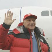 Arkivbild: Niki Lauda, trefaldig världsmästare i Formel 1, har anmält intresse att köpa tillbaka sitt gamla flygbolag Fly Niki från Air Berlin. 