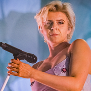 Fans firar på Oslos gator efter Norges VM-avancemang/Robyn, arkivbild.