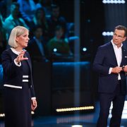 
Socialdemokraternas partiledare Magdalena Andersson (S) och Moderaternas partiledare statsminister Ulf Kristersson (M) under den avslutande statsministerduellen på TV4, kvällen innan valet.