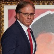Frank Turek  på scen vid minnesceremonin i Arizona. 