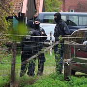 Maskerade poliser i samband med gripandet av August Hanning.