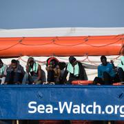 Migranter på räddningsfartyget Sea Watch. Arivbild.